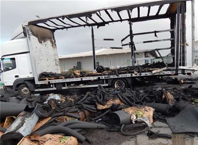 Mit einem Gaskocher hatte ein Lkw-Fahrer während der Zubereitung seines Mittagessens auf der Ladefläche den Lkw in Brans gesetzt. Polizei