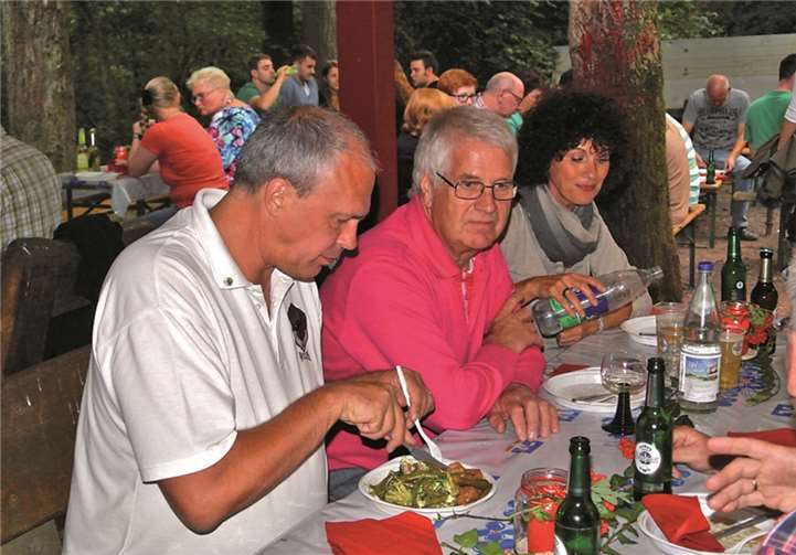 Mit einem Grillfest bedankte sich die Kirmesgesellschaft Wolken bei ihren Unterstützern.privat