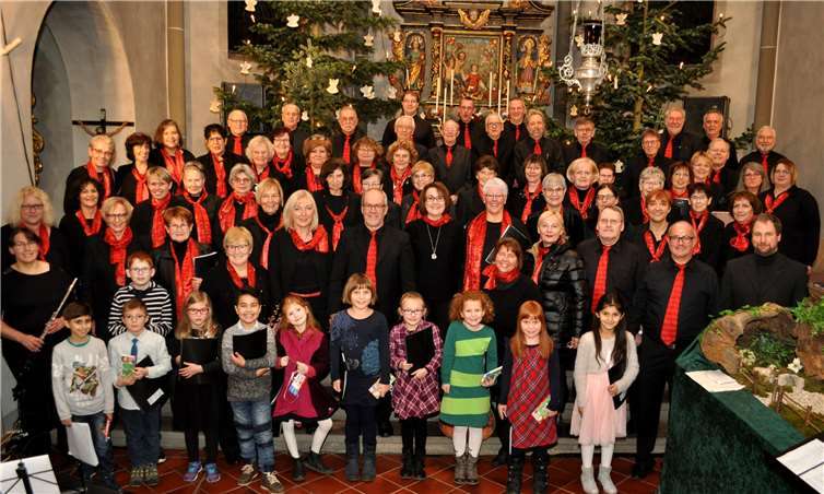 Mit einem Highlight lies die Chorgemeinschaft Müden als Veranstalter das vergangene Jahr ausklingen. Das große Weihnachtskonzert lockte Besucher aus nah und fern in die Pfarrkirche St. Stephanus, die bis auf den letzten Platz gefüllt war.privat