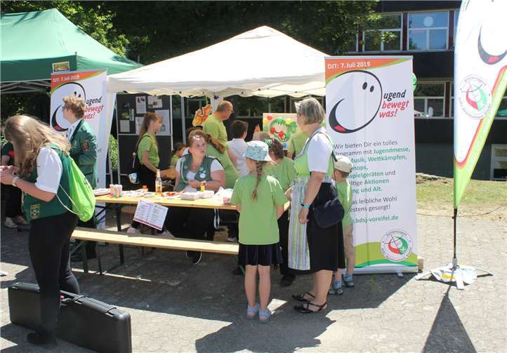 Mit einem Infostand machte die Voreifeler Schützenjugend auf die Großveranstaltung im kommenden Jahr aufmerksam.