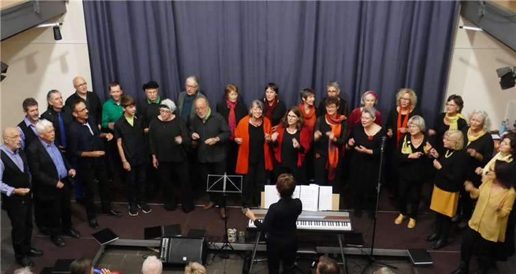 Mit einem Konzert und anschließender Party feierte der Chor ChoriAnders aus Puderbach mit seinen 30 Mitgliedern und geladenen Gästen sein zehnjähriges Bestehen im Alten Bahnhof von Puderbach.Foto: privat