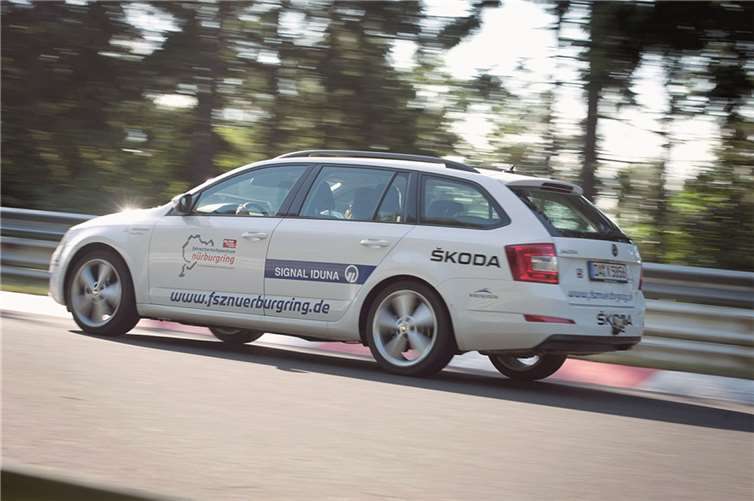 Mit einem Kurs im Fahrsicherheitszentrum Nürburgring macht man sich fit für die täglichen Herausforderungen im Straßenverkehr. privat