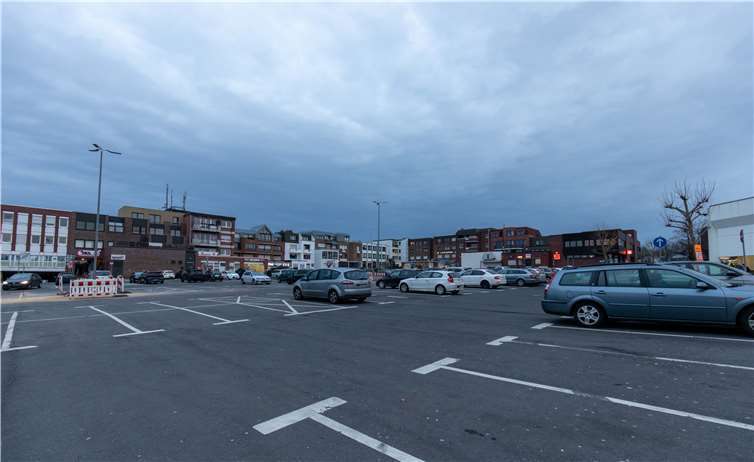 Mit einem Neubau können hier zwischen 397 und 477 Parkplätze entstehen.Fotos: CEW