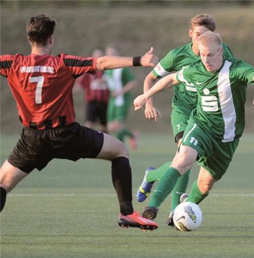 Mit einem Traumtor entschied Christian Wiersch das Pokalspiel der SG Mülheim-Kärlich beim FC Karbach und sorgte damit für eine der wenigen Überraschungen in der dritten Rheinlandpokalrunde.TH