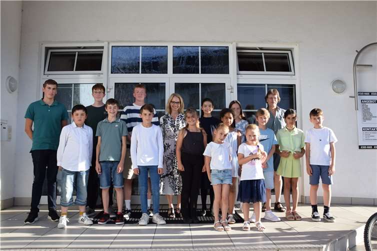 Mit einem Vorspiel im Jesus-Haus verabschiedeten sich die Klavierschülerinnen- und schüler von Harald Meyer in die Sommerpause. Foto: U. Buchmann