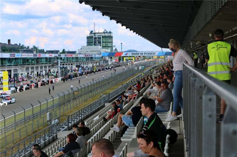 Mit einem ausgefeilten Hygienekonzept und viel Abstand erwartet der Nürburgring 2021 endlich wieder Besucher. Foto: Nürgburgring GmbH & Co.KG