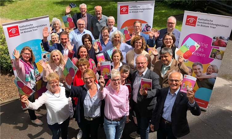 Mit einem ganz neuen Look präsentieren sich die Fachbereiche mit Angeboten für Eltern, Kinder, Jugendliche und Senioren.Foto: privat