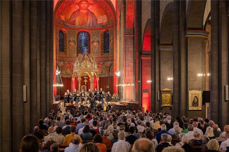 Mit einem grandiosen Chorkonzert startete am 21. Juni das Festival „RheinVokal“, veranstaltet von Villa Musica, dem SWR und den „RheinVokal-Kommunen“. Foto: Helmut Reinelt