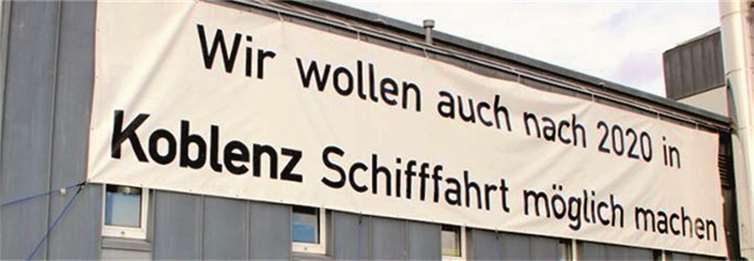 Mit einem großen Banner wird auf die Situation des WSA Koblenz aufmerksam gemacht. privat