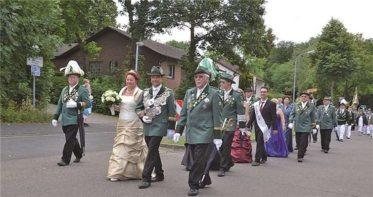 Mit einem großen Festumzug präsentierten sich die Heimerzheimer Schützen ihren Bürgern.