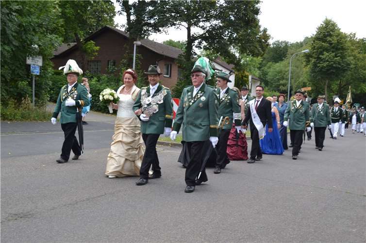 Mit einem großen Festumzug präsentierten sich die Heimerzheimer Schützen ihren Bürgern.