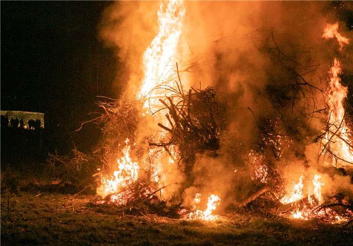 Mit einem großen Mahnfeuer am Ehrenmal am Wachtberg machten die Wachtberger Landwirte auf ihre Situation aufmerksam.