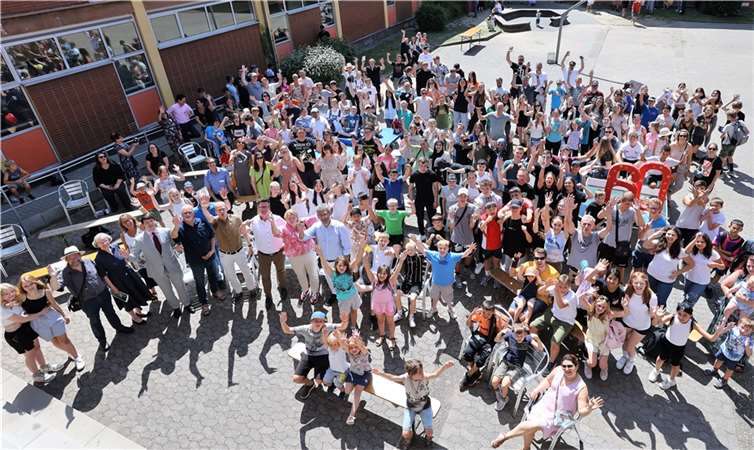 Mit einem großen Schulfest feierte die Carmen-Sylva-Schule Realschule Plus Niederbieber ihr 60-jähriges Bestehen.  Foto: Jörg Niebergall
