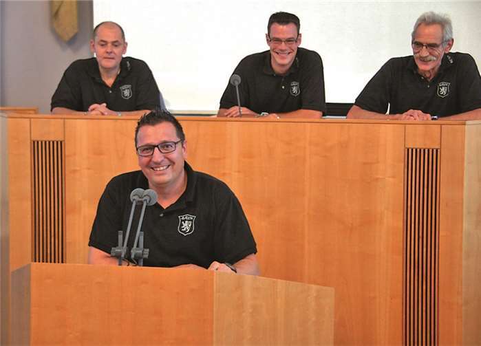 Mit einem herzerwärmenden Lächeln: die KG Sayn im Landtag.