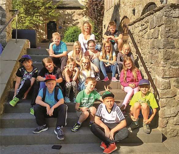 Mit einem lachenden und einem weinenden Auge verabschiedeten sich die Schülerinnen und Schüler der 4. Klasse von ihrer Grundschule. 