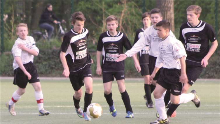 Mit einem leistungsgerechten Unentschieden endete das C-Jugend-Lokalderby zwischen der SG Ahrweiler/Bad Neuenahr und der SG Bachem/Walporzheim.  Privat