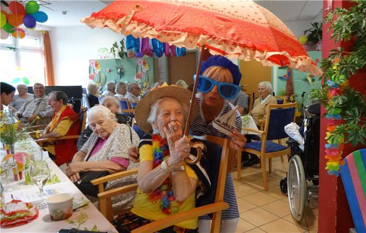 Mit einem lustigen Lied wurden die Bewohnerinnen und Bewohner begrüßt. Foto: privat