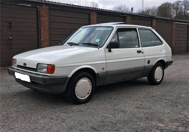 Mit einem solchen Fahrzeug waren die angeblichen Polizeibeamte in Mayen unterwegs und hielten eine Autofahrerin an. Vergleichsfoto: Polizei