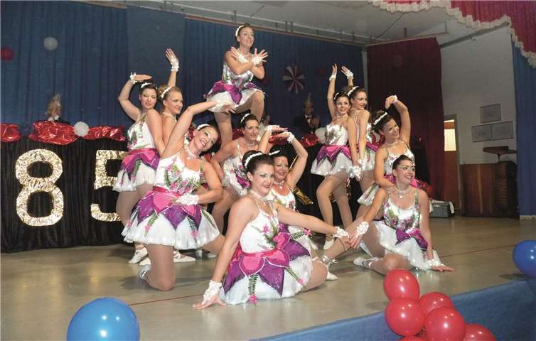 Mit einem tänzerischen Feuerwerk setzten die „Mennijer Mädche“ ein ebenso anspruchsvolles wie hochkarätiges Statement für einen formvollendeten Showtanz.