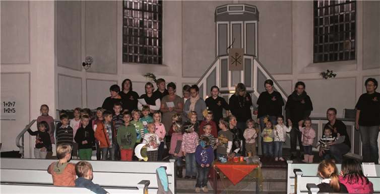 Mit einer Andacht in der ev. Kirche begann das Fest am späten Nachmittag.privat