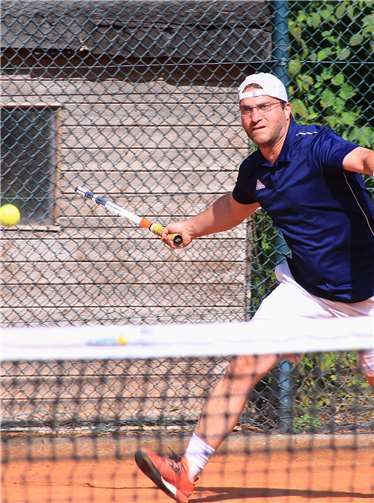 Mit einer Energieleistung stellt Mannschaftsführer Michael Hellings den zwischenzeitlichen Ausgleich her.