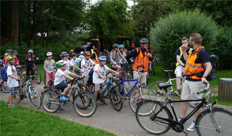 Mit einer Fahrradtour zur Steinbachtalsperre startete das Programm.