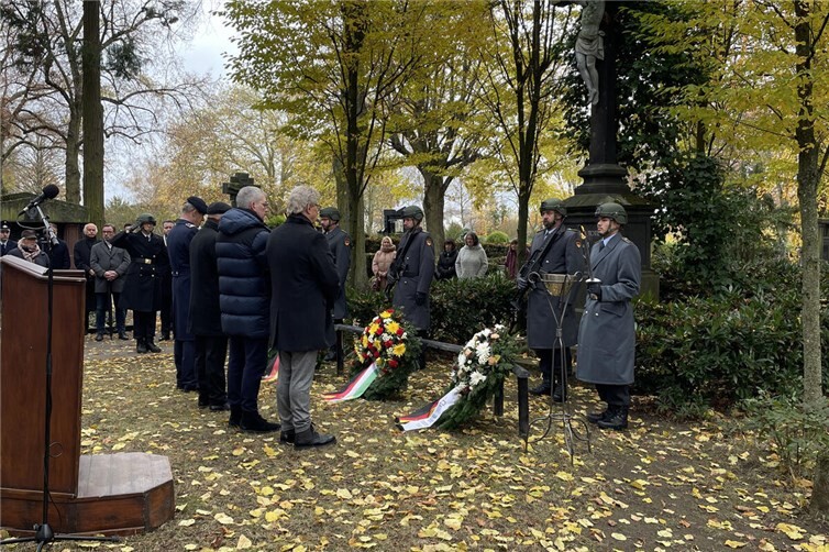 Gedenkfeier in Mayen  Mit einer Feierstunde wird am 16. November am Hochkreuz auf dem städtischen Friedhof in Mayen den Toten gedacht. Foto: Anja Steffens/Stadt Mayen