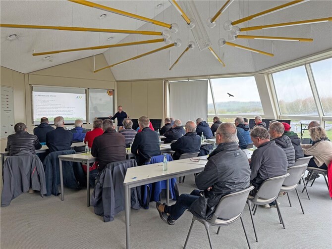 Mit einer Führung durch die Photovoltaik-Testanlage, verschiedenen Vorträgen und einem Workshop hat das Bau- & Energie-Netzwerk (BEN) Mittelrhein e.V. jüngst eine abwechslungsreiche Veranstaltung zum Thema Solarenergie angeboten.  Foto: Helmut Tibes