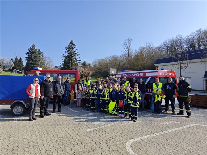 Mit einer Gemeinschaftsaktion vieler Eicherinnen und Eicher wurde auch in diesem Jahr wieder im Rahmen der „Aktion Saubere Landschaft“ eine Menge achtlos und mutwillig entsorgter Müll in und um das Dorf eingesammelt.Foto: CDU Ortsverband Eich, Foto: Rainer Schmitz.