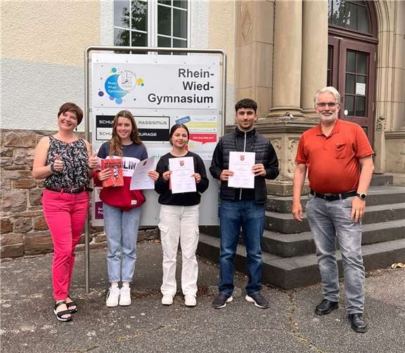 Mit einer Kleingruppenarbeit hat der Kurs im Fach Darstellendes Spiel in der Jahrgangsstufe 12 des Rhein-Wied-Gymnasiums von Christine Hahn beim 69. Europäischen Wettbewerb teilgenommen. Foto: privat