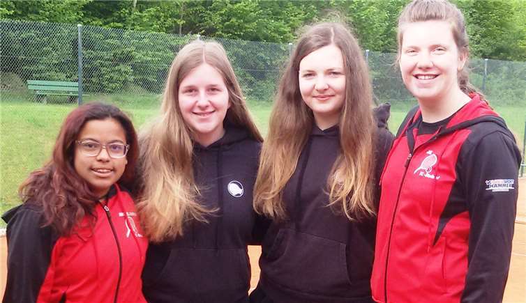 Mit einer Niederlage und einem Unentschieden startete die neu formierte U18 W-Spielgemeinschaft SG Steimel/Flammersfeld in die A-Klasse. Für die SG im Einsatz waren Michel-Dayana Eich, Nadine Pannhausen, Lisa Geib und Jill Dreidoppel. Detlef Eich