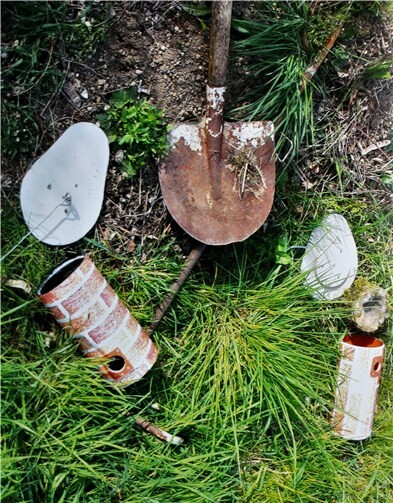 Mit einer Schaufel wurden die Nistkästen zerstört. Foto: privat