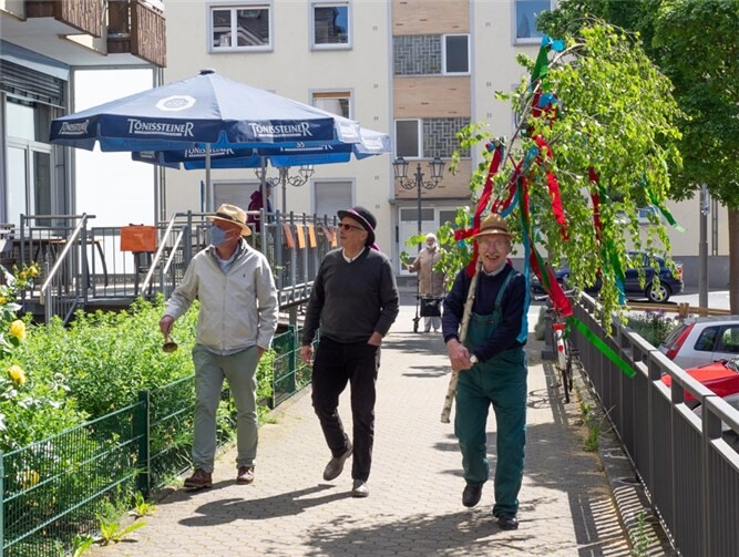 Mit einer Schelle wurde rund ums Haus aufmerksam gemacht. Foto: Hermann Schaefer