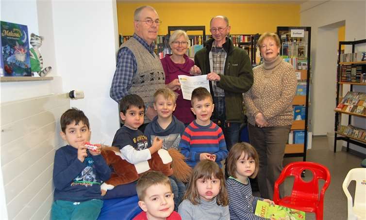 Mit einer Spende in Höhe von 1.000 Euro unterstützt die Bürgerstiftung Bad Ems das Leseförderprojekt der Stadtbücherei Bad Ems. privat