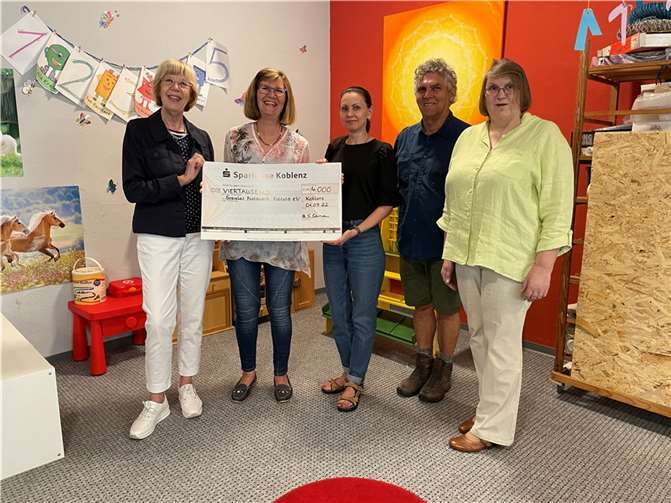 Mit einer Spende von 4.000 Euro stocken die Zontians das Gehalt von Nataliia Kupaieva auf, um die Halbtagsstelle der Lehrerin zu finanzieren. Quelle: Zonta