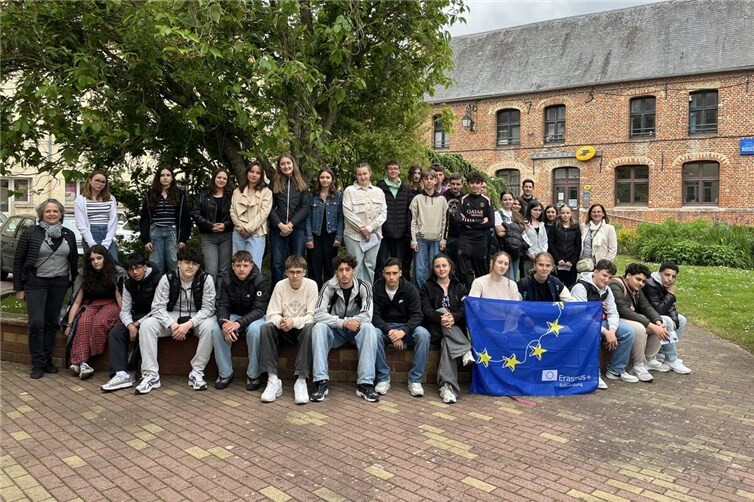 Mit einer Stadtrallye erkundeten die Französisch-Schülerinnen und Schüler der Realschule plus Auf der Karthause in Koblenz gemeinsam mit ihren Austauschpartnern vom Collège de l’Europe deren Heimatstadt Ardres in der Nähe von Calais.