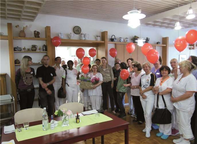 Mit einer Überraschungsfeier wurde die beliebte Kollegin in den Ruhestand verabschiedet. privat