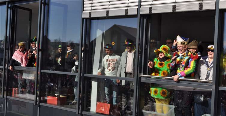 Mit einer geballten Ladung Frohsinn werden Bürgermeister Bert Spilles und seine „Verbündeten“ die Angriffe der Karnevalisten abzuwehren versuchen. Foto: Stadt Meckenheim