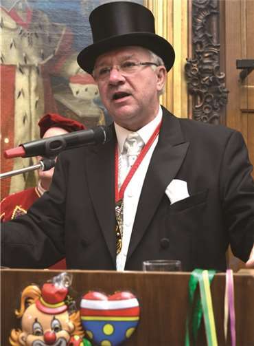 Mit einer geschliffenen Büttenrede begeisterte der Koblenzer Oberbürgermeister Dr. Joachim Hofmann-Göttig.