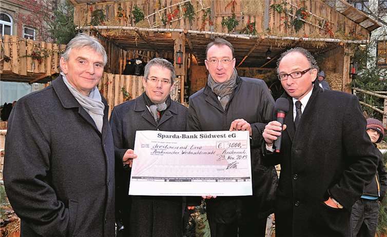 Mit einer großzügigen Spende in Höhe von 3000 Euro hat die Andernacher Sparda Bank die Lebende Krippe unterstützt.privat