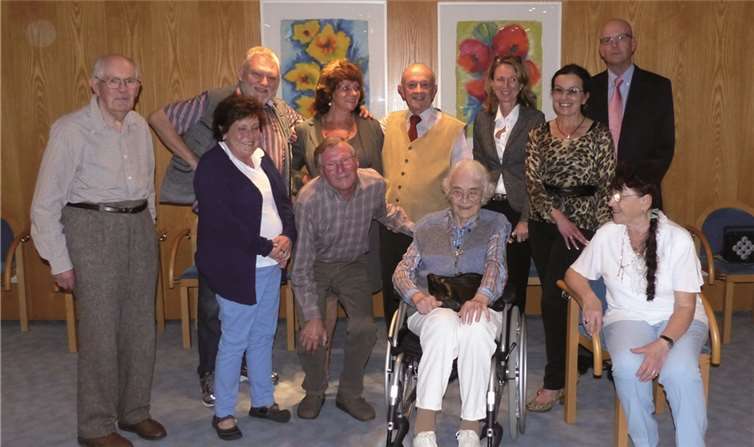 Mit einer kleinen Feier verabschiedeten die Schauspielkollegen und Heimleiterin Caroline Hillesheim die Ärztin Dr. Johanna Mertins, die nun kürzer treten will. WM