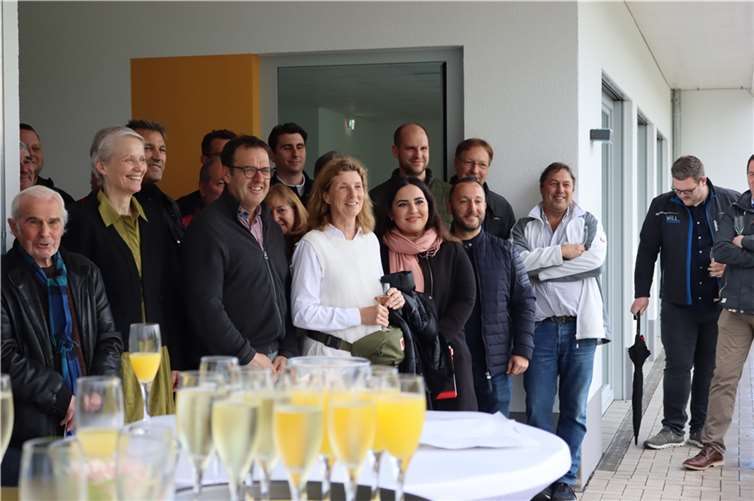 Mit einer kleinen Feier wurde das neue Sportlerheim an der Waldschule eingeweiht. Bei dem Bauprojekt haben Stadt, Verwaltung, Firmen und Vereine eng zusammengearbeitet. Foto: VG Montabaur / Christina Weiß