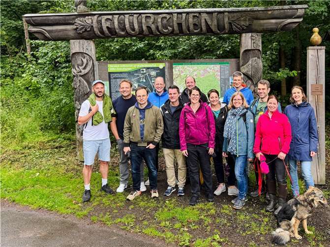 Mit einer kleinen Wanderung zu den Landshuber Weihern wurde das Wiedersehen begonnen.  Foto: privat