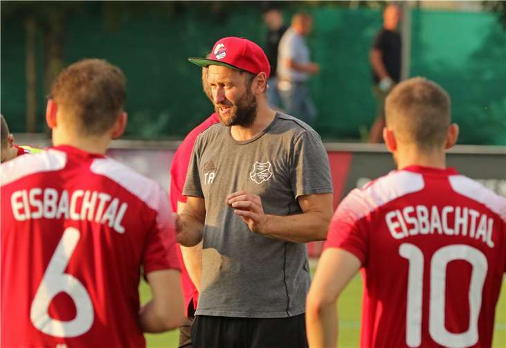 Mit einer konzentrierten, intensiven Vorbereitung will Eisbachtals Trainer Marco Reifenscheidt seine Mannschaft best möglichst auf die anstehenden Saison in der Fußball-Oberliga Rheinland-Pfalz/Saar vorbereiten.Foto: Andreas Egenolf