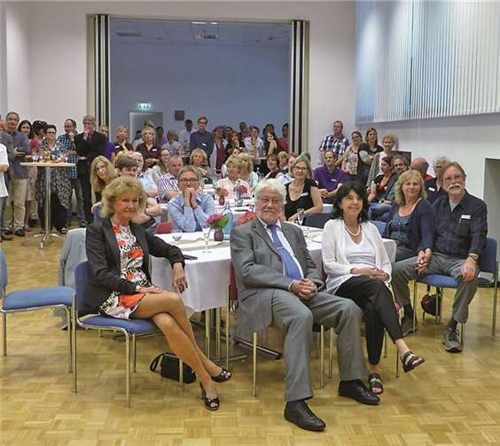 Mit einer liebevoll gestalteten Feier wurde Chefärztin Dr. Susanna Smolenski verabschiedet. WM