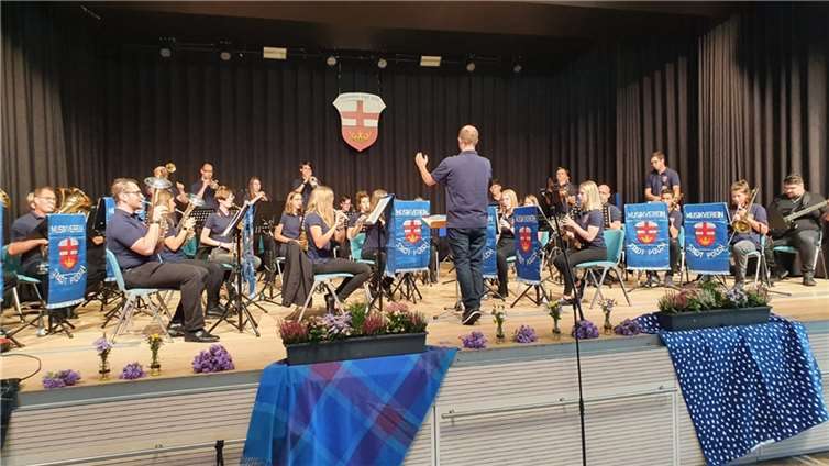 Mit einer orchestralen Ouvertüre eröffnete der Musikverein unter der Leitung von Jonas Häring das Konzert. Foto: privat