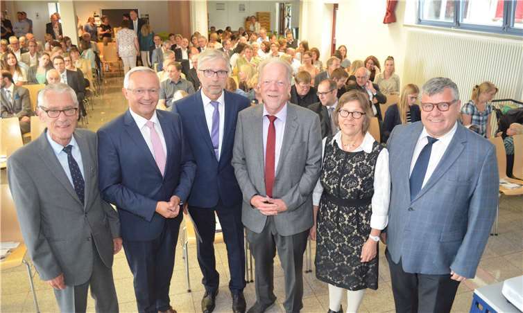 Mit einer tollen Abschiedsfeier wurde der Leiter der LES bedacht.privat