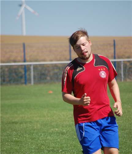 Mit einer unglücklichen Aktion leitete Daniel Fischer die Kottenheimer Führung ein.  SK