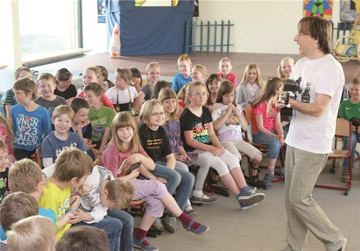 Mit einigen Liedbeoträgen rundere Thommi Baake sein Programm ab.  Privat