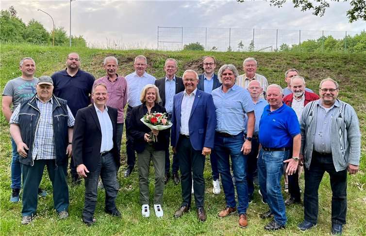 Mit einstimmiger Mehrheit entschieden sich die Mitglieder des CDU Ortsverbandes für Rita Viccari als Kandidatin zur Wahl als Ortsbürgermeisterin. Mit großer Freude nahm Sie die Wahl an, um das Erbe von Roswitha Schulte fortzuführen. Foto: privat